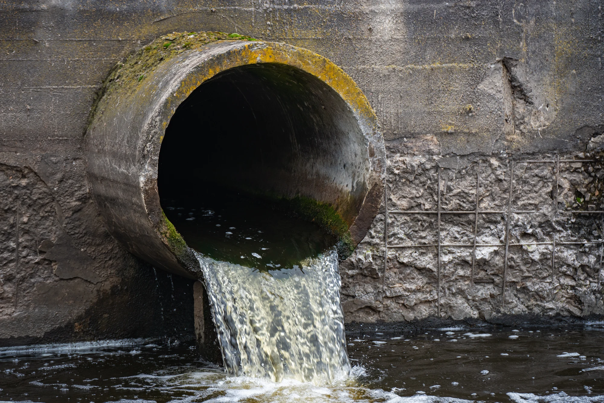 Ausfließendes Wasser